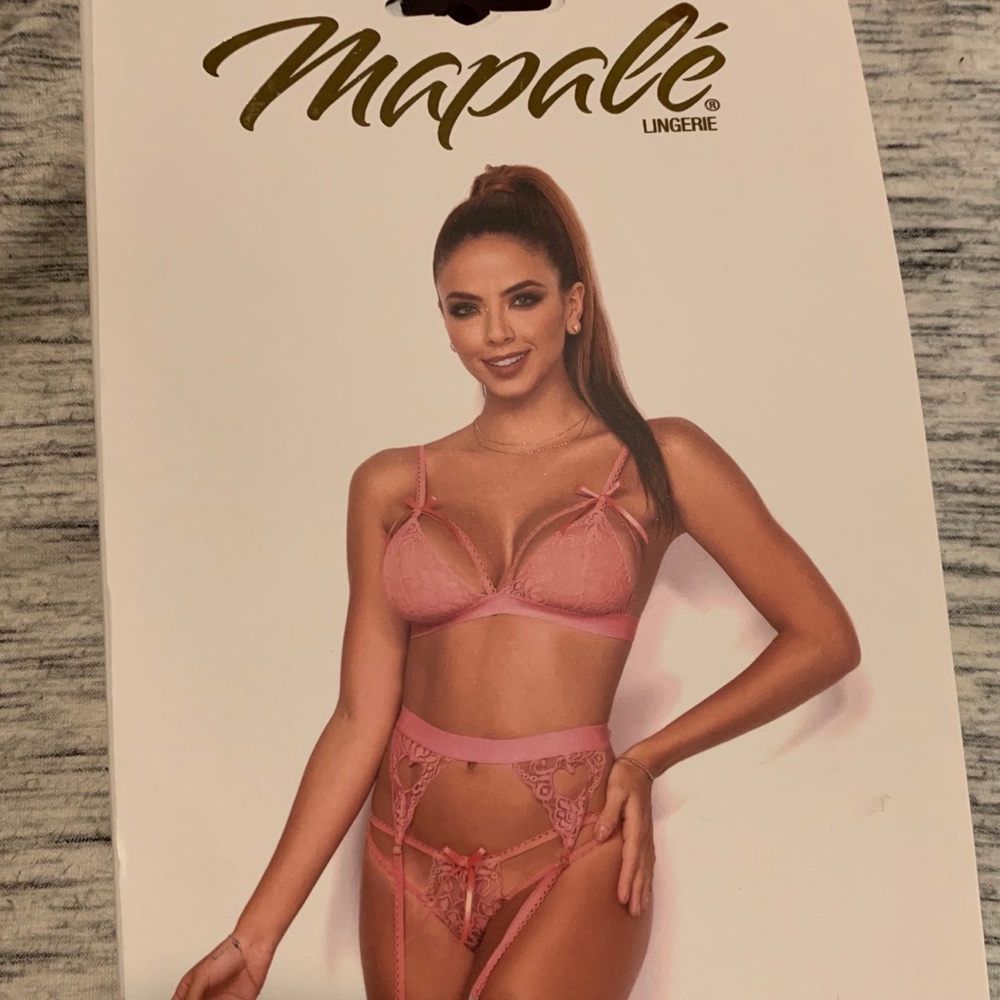 Fashion Nova 3 Piece Garter Set (SIZE: S/M)